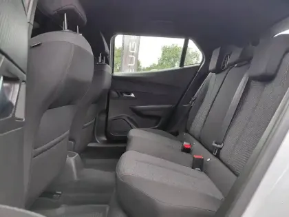 Photo 8 Peugeot 2008  Hybrid 110 ch e-DCS6