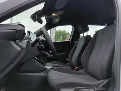 Photo 9 Peugeot 2008  Hybrid 110 ch e-DCS6