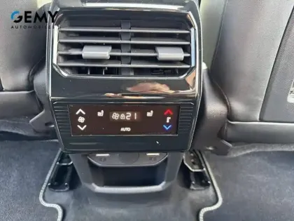 Photo 23 Peugeot 5008  Hybrid 145 ch e-DCS6