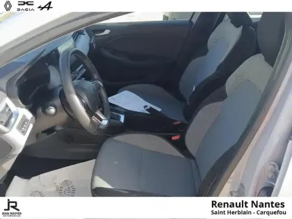 Photo 10 Renault Clio  1.6 E-Tech 145ch full hybrid Evolution - AUTO ECOLE