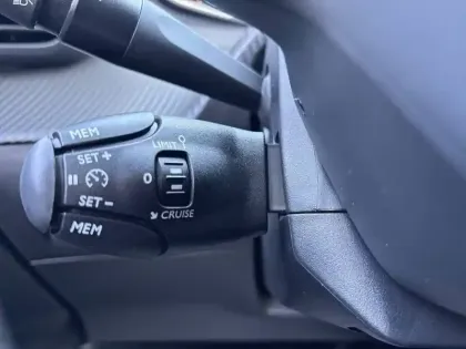 Photo 14 Peugeot 2008  Hybrid 110 ch e-DCS6