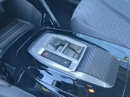 Photo 13 Peugeot 208  Electrique 136 ch 50 kWh