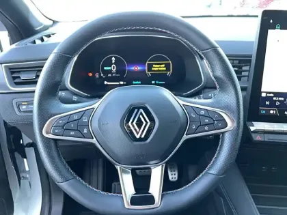 Photo 11 Renault Captur  E-Tech full hybrid 145 ch