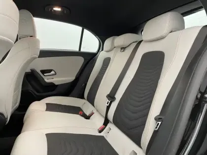 Photo 32 Mercedes Classe A  180 7G-DCT