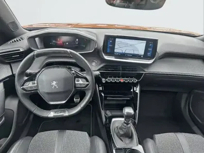 Photo 7 Peugeot 2008  PureTech 130 S&S BVM6