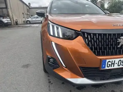 Photo 15 Peugeot 2008  PureTech 130 S&S BVM6