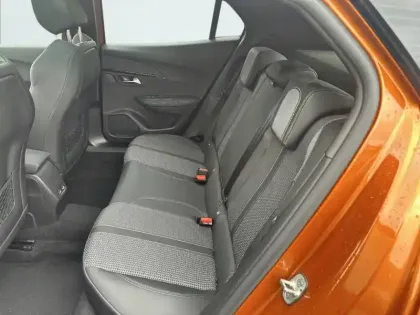 Photo 11 Peugeot 2008  PureTech 130 S&S BVM6