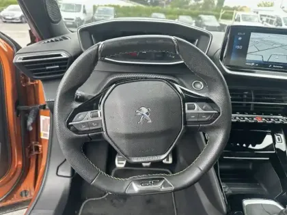Photo 8 Peugeot 2008  PureTech 130 S&S BVM6