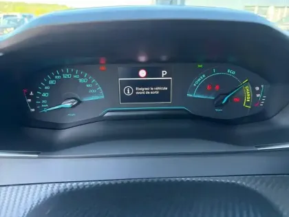 Photo 9 Peugeot 2008  Hybrid 110 ch e-DCS6