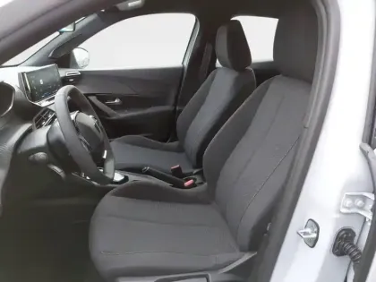 Photo 10 Peugeot 2008  Hybrid 110 ch e-DCS6