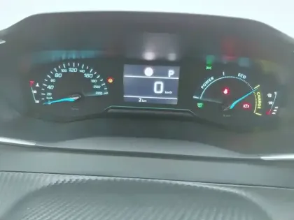 Photo 9 Peugeot 2008  Hybrid 110 ch e-DCS6