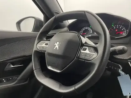 Photo 28 Peugeot 2008  PureTech 100 S&S BVM6