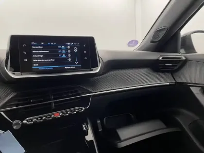 Photo 24 Peugeot 2008  PureTech 100 S&S BVM6