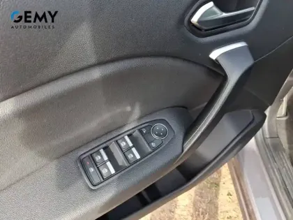 Photo 11 Renault Captur  E-Tech Plug-in 160 - 21