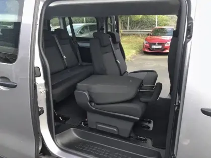 Photo 19 Peugeot Expert  Combi XL 2.2 Diesel 180 S&S EAT8