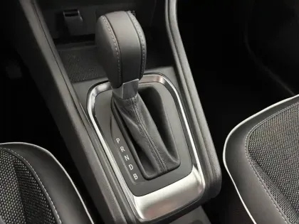 Photo 10 Renault Captur  E-Tech full hybrid 145