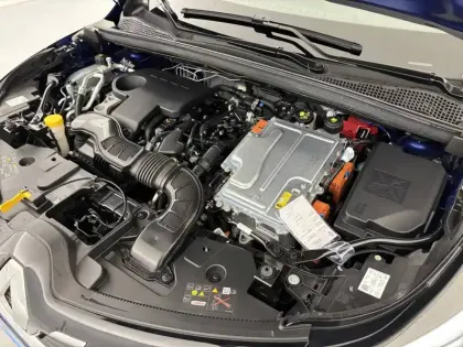 Photo 16 Renault Captur  E-Tech full hybrid 145