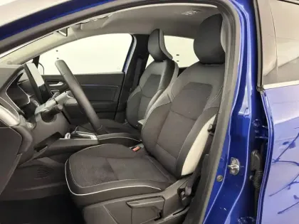 Photo 8 Renault Captur  E-Tech full hybrid 145