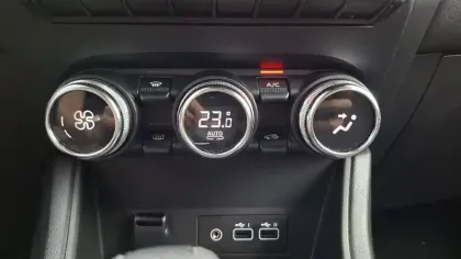 Photo 19 Renault Captur  E-Tech full hybrid 145