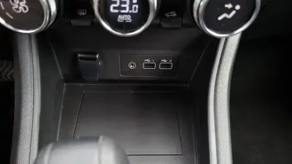 Photo 18 Renault Captur  E-Tech full hybrid 145