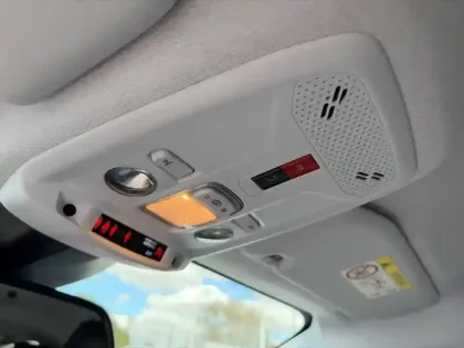 Photo 21 Peugeot 208  PureTech 100 S&S BVM6