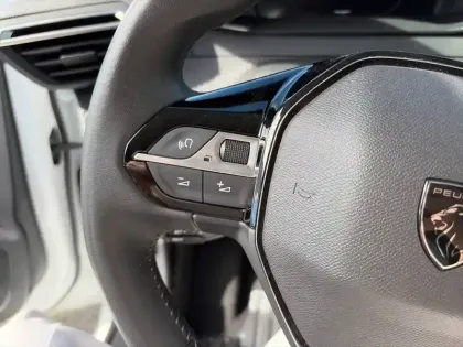 Photo 14 Peugeot 208  PureTech 100 S&S BVM6