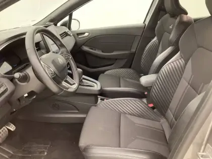Photo 11 Renault Clio  E-Tech full hybrid 145 ch GSR2