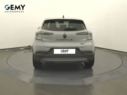 Photo 20 Renault Captur  E-Tech full hybrid 160 ch