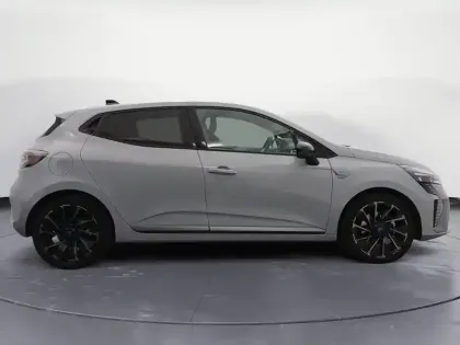 Photo 7 Renault Clio  E-Tech full hybrid 145 ch GSR2