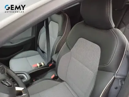 Photo 8 Renault Clio  E-Tech full hybrid 145