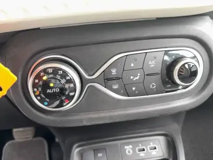 Photo 24 Renault Twingo  III E-Tech