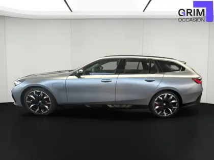 Photo 19 BMW Serie 5 Touring 550e xDrive PHEV 489 ch BVA8