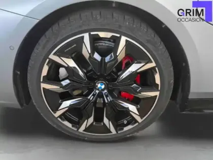 Photo 13 BMW Serie 5 Touring 550e xDrive PHEV 489 ch BVA8