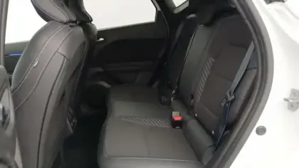 Photo 13 Renault Captur  E-Tech full hybrid 145 ch