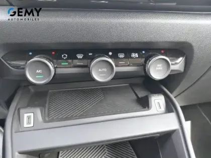 Photo 17 Citroën C4 e- 136 ch Automatique