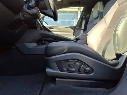 Photo 16 Porsche Macan  Turbo 639 ch