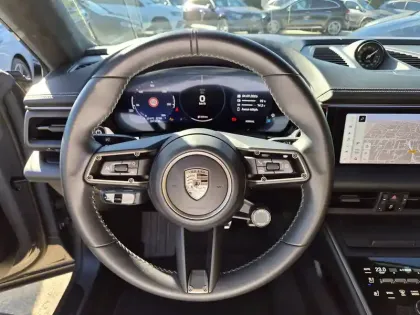 Photo 19 Porsche Macan  Turbo 639 ch