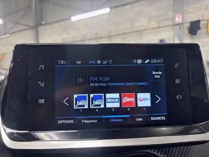 Photo 12 Peugeot 2008  PureTech 100 S&S BVM6