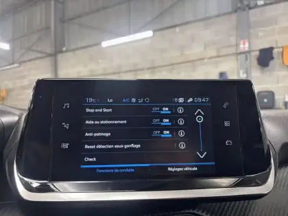 Photo 15 Peugeot 2008  PureTech 100 S&S BVM6