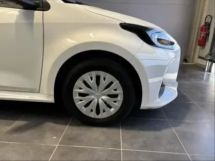 Photo 8 Toyota Yaris  116h Dynamic 5p MC24