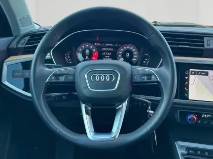 Photo 12 Audi Q3  35 TFSI 150ch Mild Hybrid Design S tronic 7