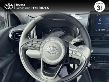 Photo 12 Toyota Yaris  BV e-CVT IV Design night black