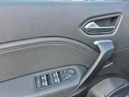 Photo 24 Renault Captur  1.6 E-Tech hybride 145ch Techno