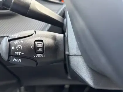 Photo 17 Peugeot 2008  Turbo 100 ch BVM6