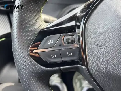 Photo 17 Peugeot 2008  PureTech 130 S&S BVM6