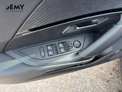Photo 11 Peugeot 2008  PureTech 130 S&S BVM6
