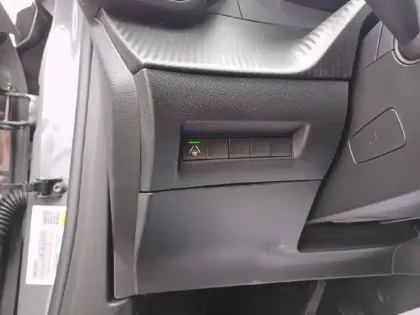 Photo 17 Peugeot 2008  Hybrid 145 ch e-DCS6