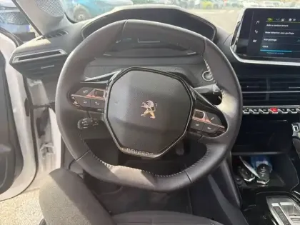 Photo 8 Peugeot 208  Electrique 50 kWh 136ch
