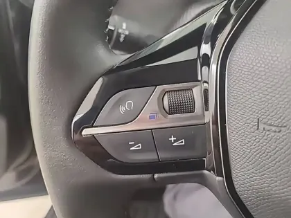 Photo 46 Peugeot 2008  Electrique 136 ch