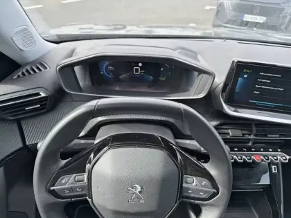 Photo 9 Peugeot 2008  Electrique 136 ch